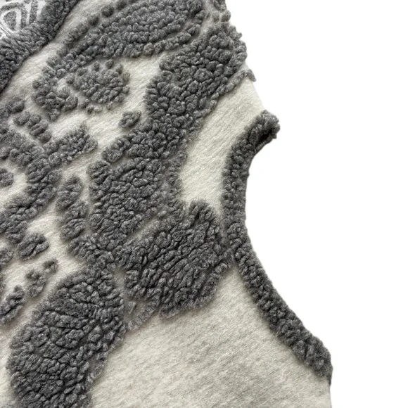 See and Be Seen OS Cream Gray Paisley, Sherpa, Drape Collar, Open Lagenlook Vest - Picture 5 of 16